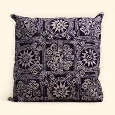 phụ kiện decor có họa tiết truyền thống