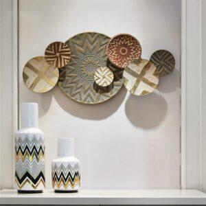 phụ kiện decor có họa tiết truyền thống