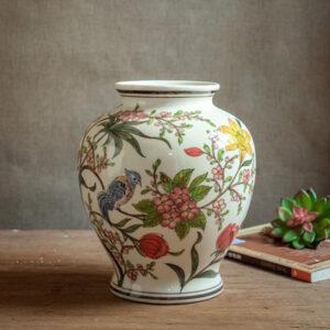 lọ trang trí bằng gốm sứ