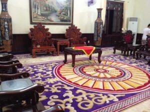 sử dụng thảm lớn phòng khách